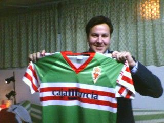 20061220163744-camisetasueno.jpg